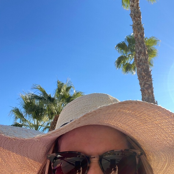 Meet your Posher, Sharon - Picture 3 of 3